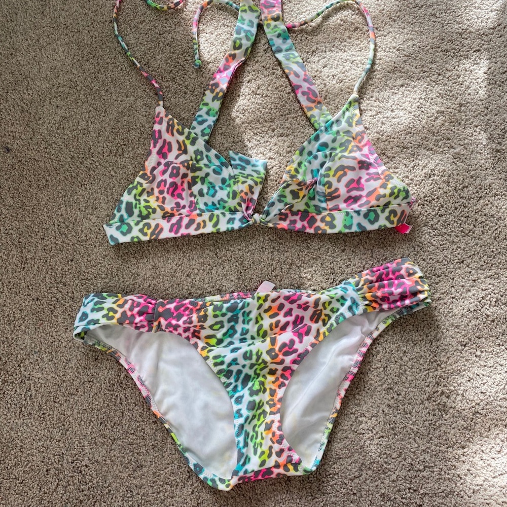 Victoria’s Secret multicolored leopard bikini 👙